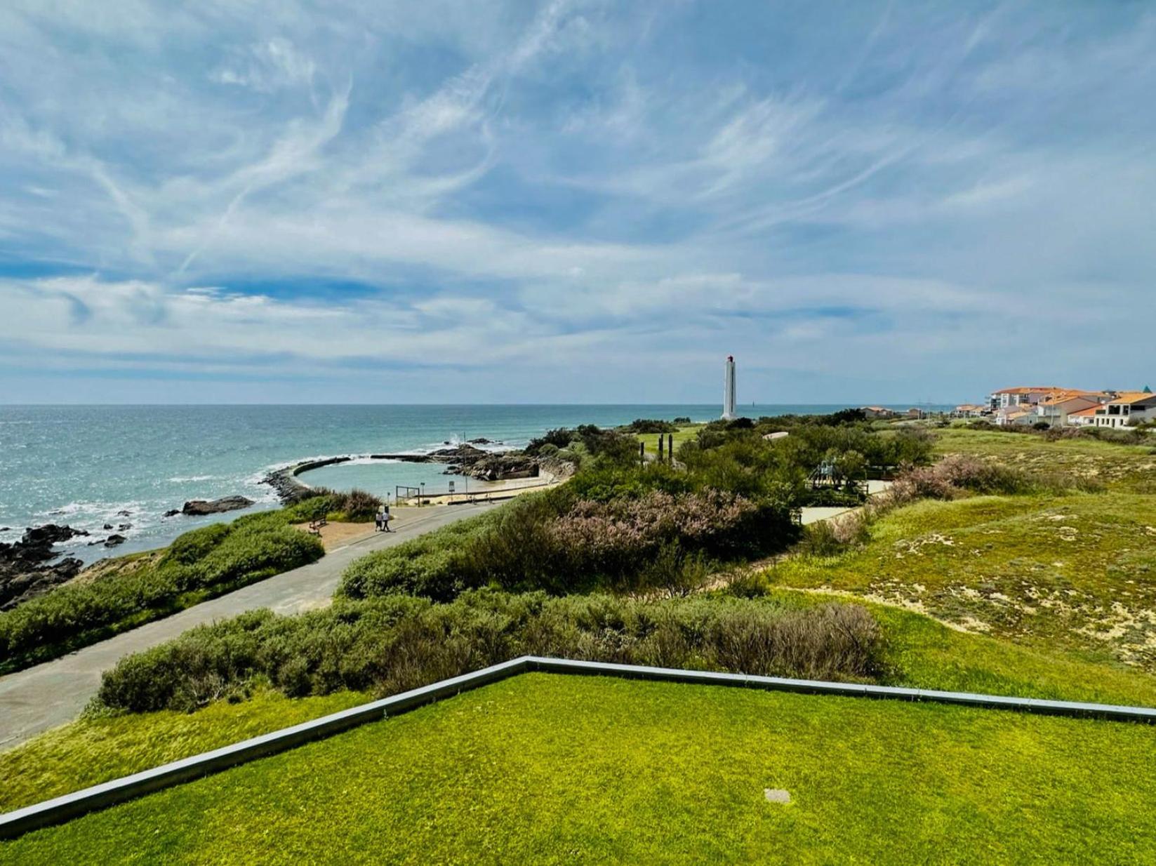 Studio A La Chaume Avec Une Superbe Vue Sur Le Bassin Dombret 2 Pers レ・サ​​ーブル・ドロンヌ エクステリア 写真